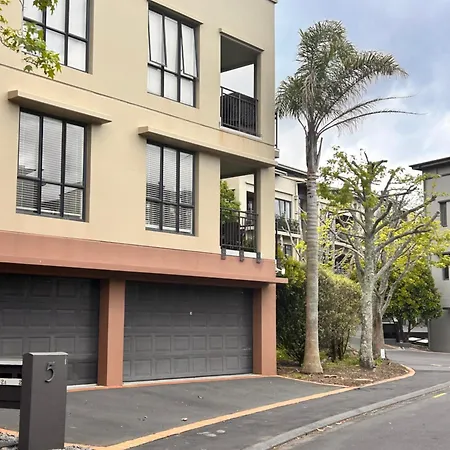 Newmarket Fully Furnished 2 Bedrooms